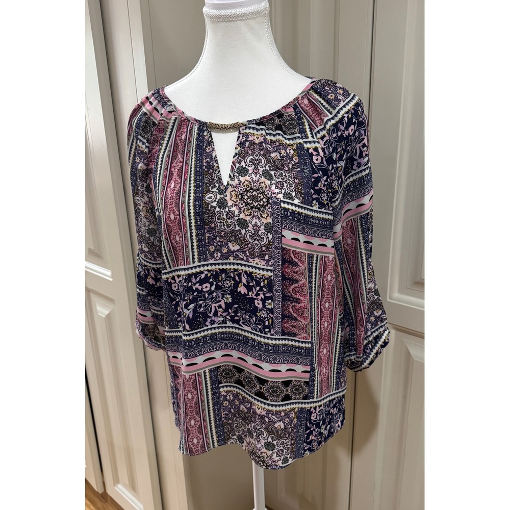 by & by Medium Blouse Purple Floral Paisley Print Keyhole Neck 3/4 Sleeve Top